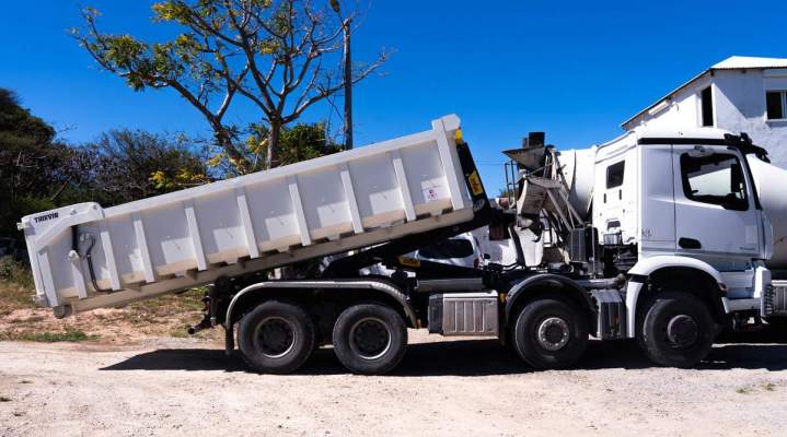 Acheminement de bacs de déchets pour désencombrer vos chantiers